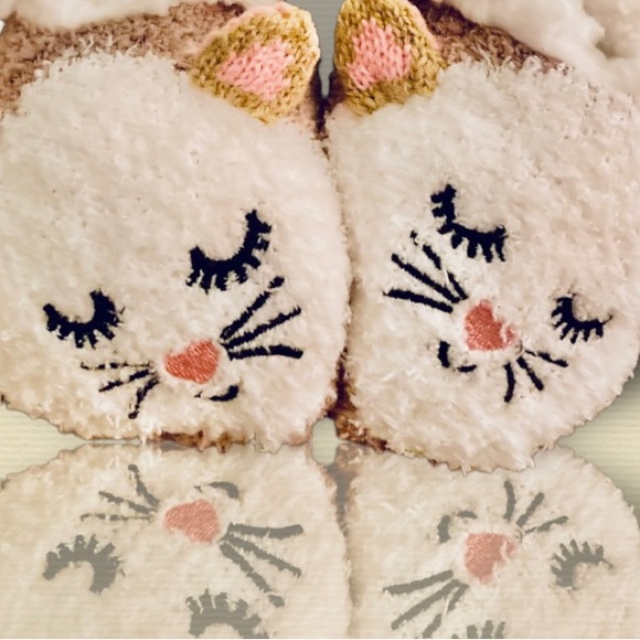 🆕NWT🎁Kids Fuzzy Kitty Slippers - Picture 9 of 15